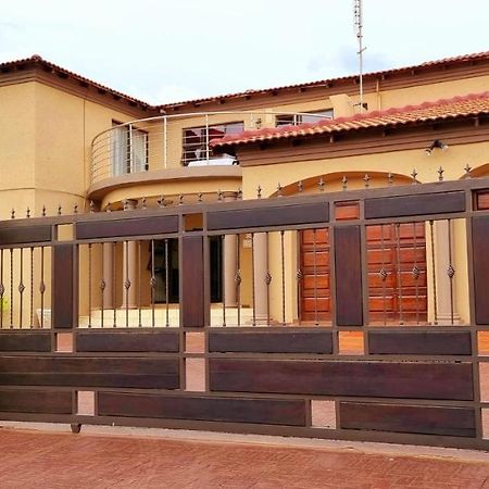 Asda Guesthouse Mogwase المظهر الخارجي الصورة